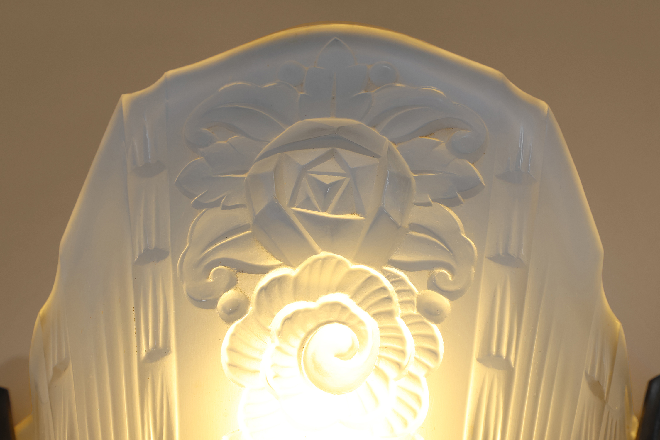 French Art Deco wall scone with frosted molded-pressed glass shade, 1920sthumbnail